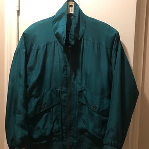 Green suit w/ pockets and pants, silk feel!